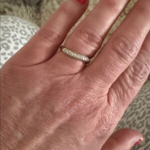 14k white gold wedding band size 7 platinum. Real diamonds 💯